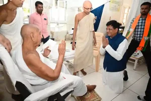 BJP and Mahayutti candidate Union Minister Piyush Goyal offered prayers on the occasion of Mahavir Jayanti.