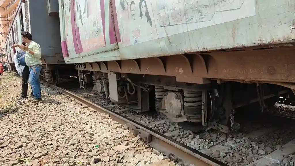Mumbai local derails Local Train Derails At Chhatrapati Shivaji Terminus 