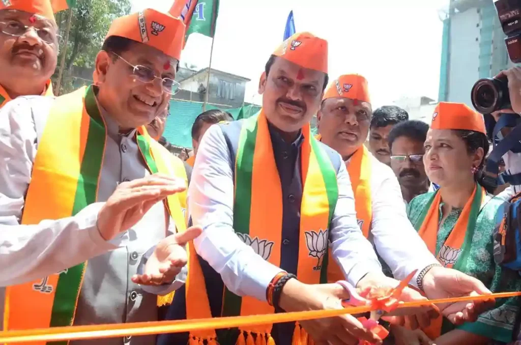 Show one good project by Uddhav for Mumbai Devendra Fadnavis