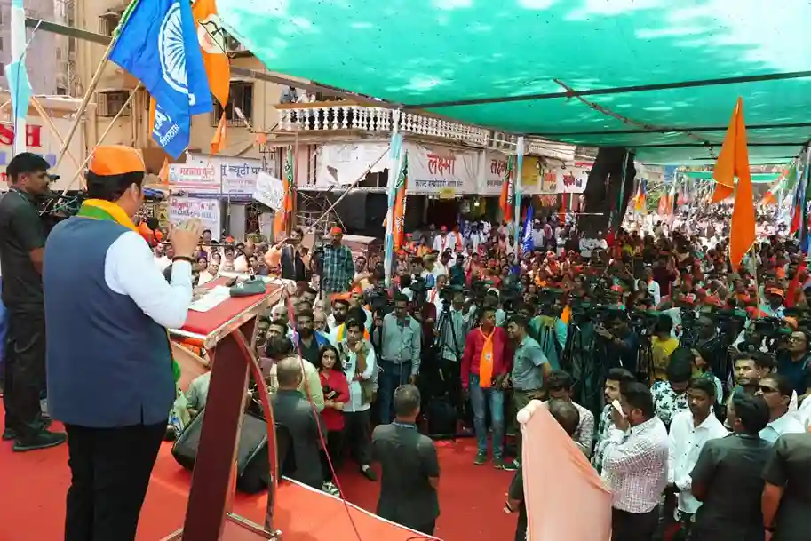 Show one good project by Uddhav for Mumbai Devendra Fadnavis