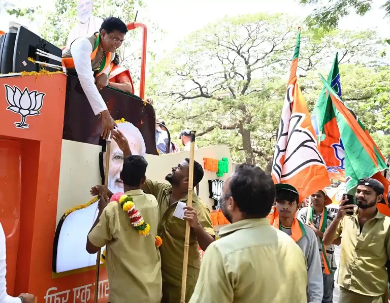 Cleanliness soldiers of the country wished the BJP Mahayuti candidate Mr. Piyush Goyal a victory for realizing a viksit bharat while campaigning at Malad today.