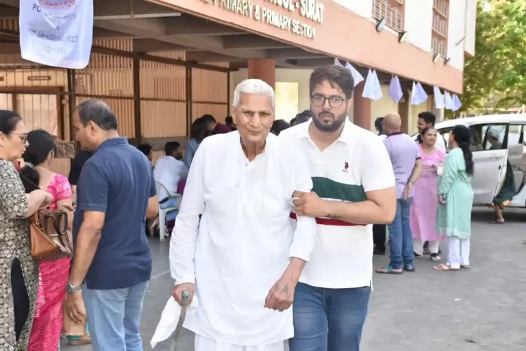 Elderly Voters Keeping Democracy Alive 92-year-old Shantaram Nandwani celebrated the festival of democracy by voting