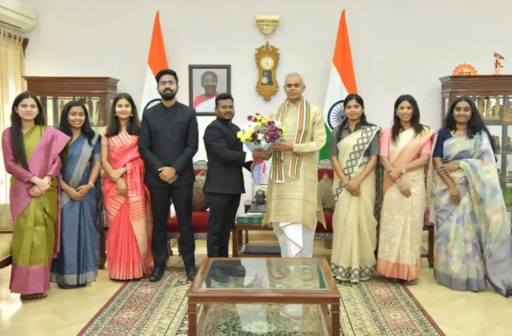 Governor Shri Acharya Devvrat ji along with Probationary IAS of 2023 batch of Gujarat Cadre. Courtesy visit of officials