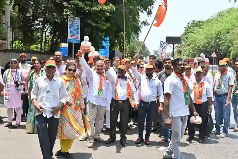 Loksabha Election 2024 BJP candidate Ujjwal Nikam's Grand Yatra got huge response.