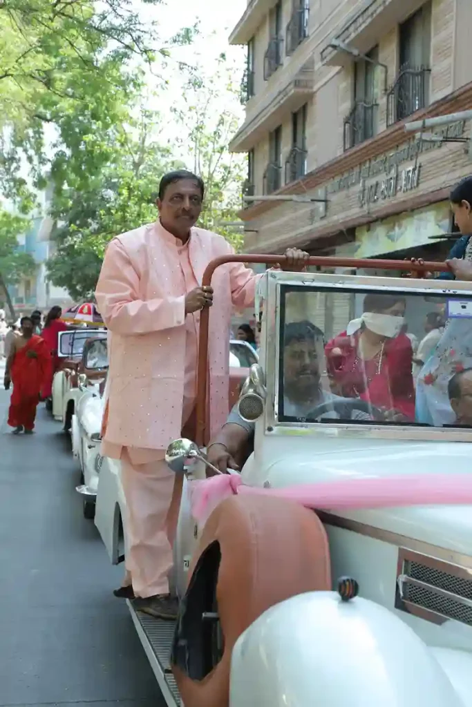 Palitana Procession taken out at the foothills, luxury vintage cars enter the town for the first time; See pictures.5