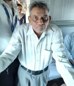 Western railway reunites old age person with family