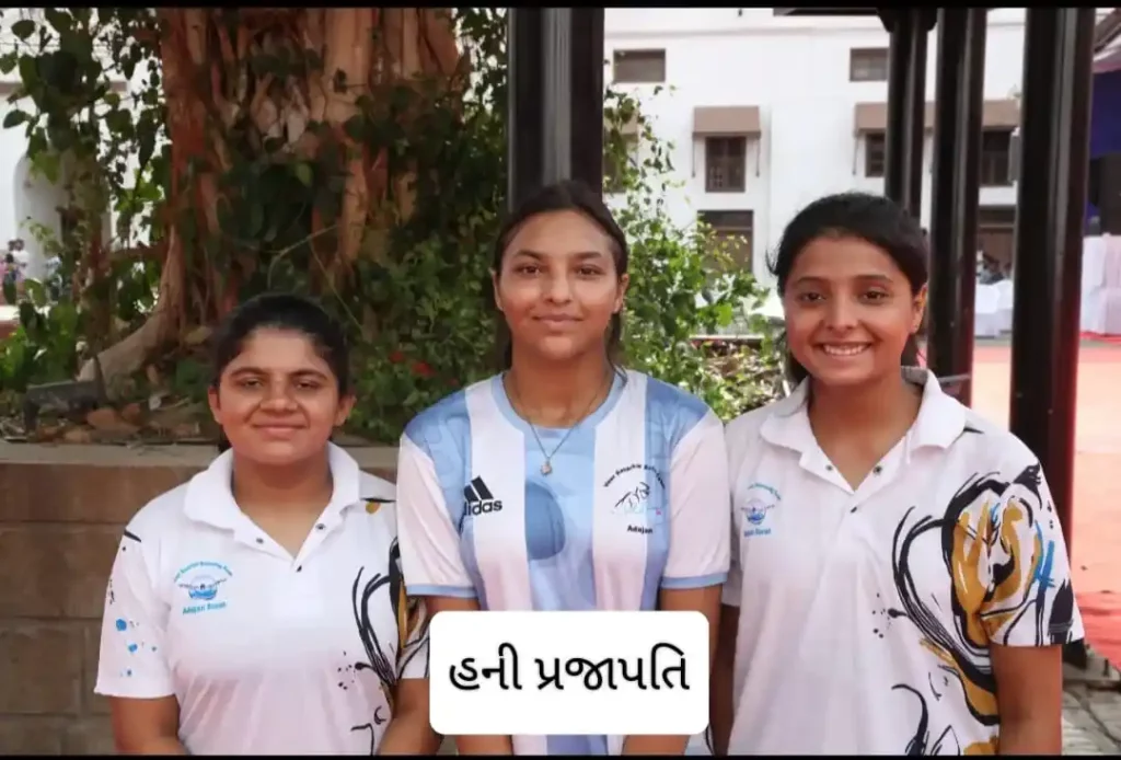 17-year-old Honey Prajapati, a national level swimmer from Adajan of ​​Surat, has been maintaining her fitness through yoga for 4 years.