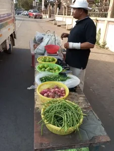 At Bardoli Nagar in Surat District, agricultural produce is sold by organic farmers at Swaraj Ashram every Monday and Thursday.