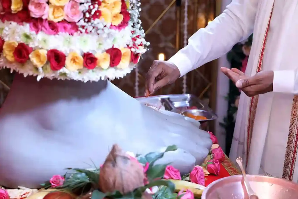 Lalbaugcha Raja 2024 Ganeshotsav Mandal Performs Padya Pujan Sohala in Mumbai, To Celebrate 91 Years; See Photos