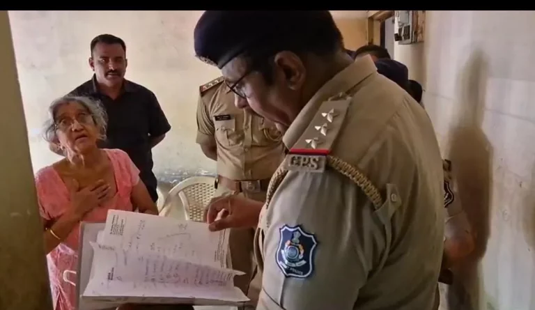 The humanity of the police staff of the Rander police station who supported the destitute couple The humanity of the police staff of the Rander police station who supported the destitute couple
