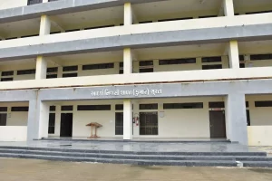 An 'ideal' example of high quality educational development of tribal students in Surat district is the 'Adarsh ​​Nivasi Shala of Bardoli.