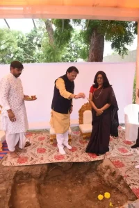 Industries Minister Shri Balwant Singh Rajput inaugurating the new Annexe building at Mahatma Gandhi Shram Sansthan