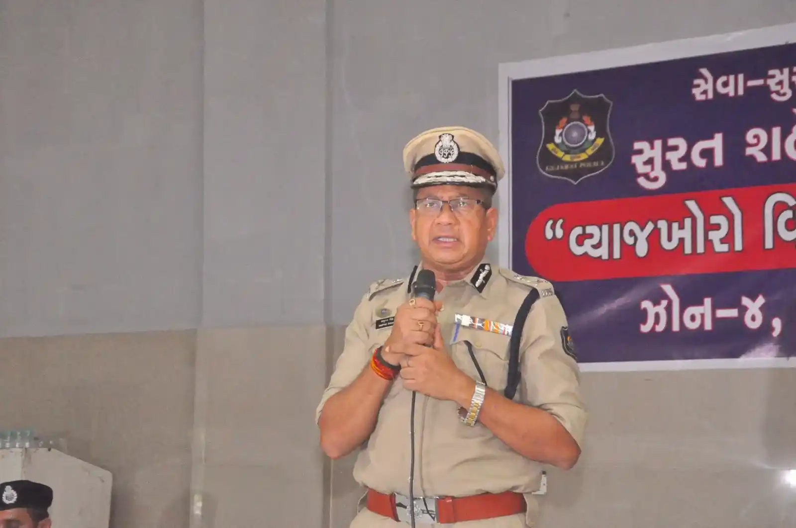 Athwalines : સુરત પોલીસ કમિશનર અનુપમસિંહ ગહલૌતની અધ્યક્ષતામાં અઠવાલાઈન્સ ખાતે ઝોન-૪ માટે 'વ્યાજખોરો વિરૂદ્ધ અભિયાન' હેઠળ લોકદરબાર યોજાયો