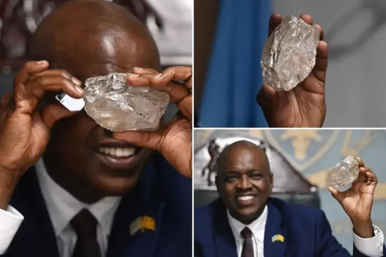 Botswana Mine Giant 2,492-carat diamond found in Botswana mine (3) Botswana Mine Giant 2,492-carat diamond found in Botswana mine