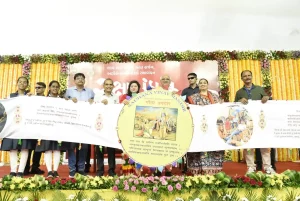 CM Bhupendra Patel celebrated Raksha Bandhan with the sisters of Gujarat, this rakhi made by school girls became the center of attraction.