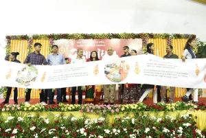 CM Bhupendra Patel celebrated Raksha Bandhan with the sisters of Gujarat, this rakhi made by school girls became the center of attraction.