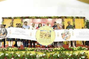 CM Bhupendra Patel celebrated Raksha Bandhan with the sisters of Gujarat, this rakhi made by school girls became the center of attraction.
