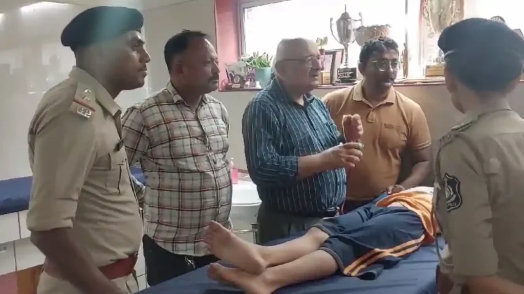 Humanitarian form of Rander police seen in khaki uniform, did such a job that people shouted salam boss