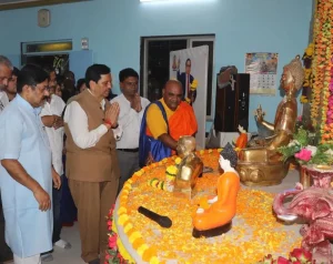 Mangal Prabhat Lodha met the family of the innocent girl who was sexually assaulted in Chandivali.