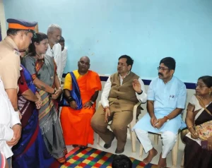 Mangal Prabhat Lodha met the family of the innocent girl who was sexually assaulted in Chandivali.