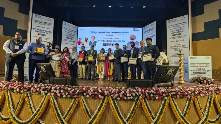 National Organ Donation Day Surat Civil team awarded for excellence in organ donation by Union Health Minister at Delhi.
