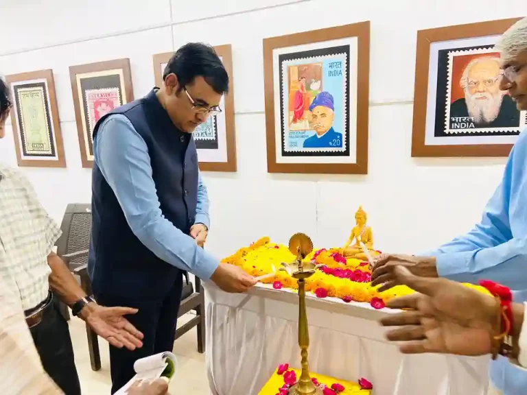 Postmaster General Shri Krishnakumar Yadav inaugurated 'The Ideal and Great Stamps' Painting Exhibition in Ahmedabad