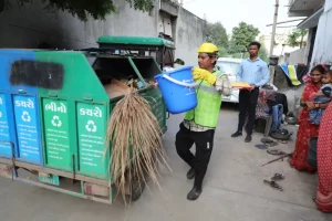 This village of Ahmedabad which is moving towards complete cleanliness, here people get modern facilities like e-rickshaw and e-gram