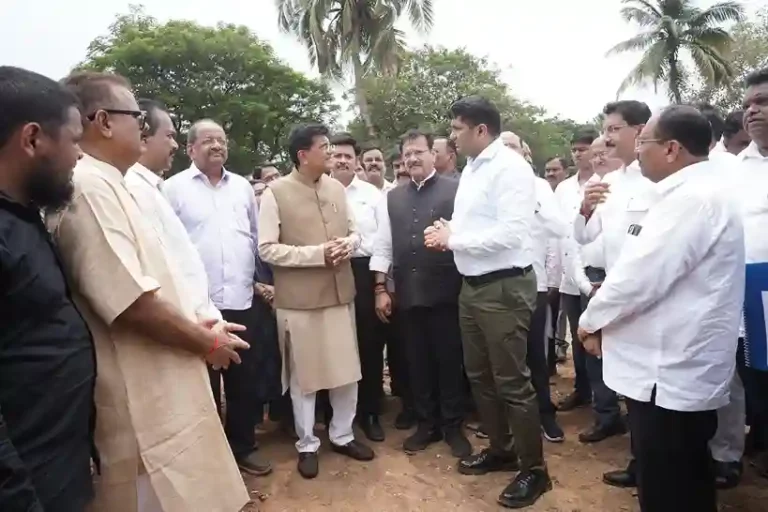 Union Minister Piyush Goyal inspected various projects in North Mumbai, discussed extensively about this flyover.
