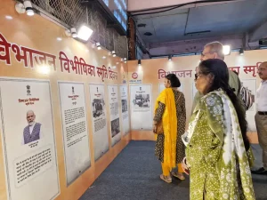 'Vibhajan Vibhishika Smriti Diwas' was celebrated at Ahmedabad Mandal, photo exhibition organized at so many stations.