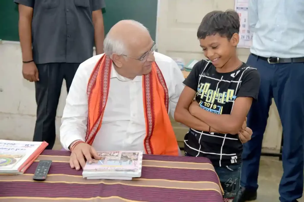 Which school is the best Government or private So many lakh students got admission in government schools from private in Gujarat..