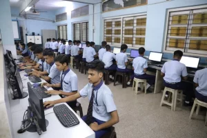 61-year-old Vidyabharati Hindi Vidyalaya of Surat's Bhatar teaches students life-shaping lessons through Hindi medium