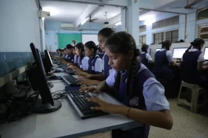 61-year-old Vidyabharati Hindi Vidyalaya of Surat's Bhatar teaches students life-shaping lessons through Hindi medium