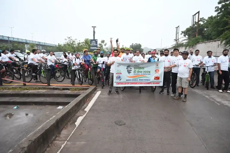 A cyclothon in Ahmedabad was held under the Swachhta Hi Seva-2024 campaign. More than 150 participants of all ages participated