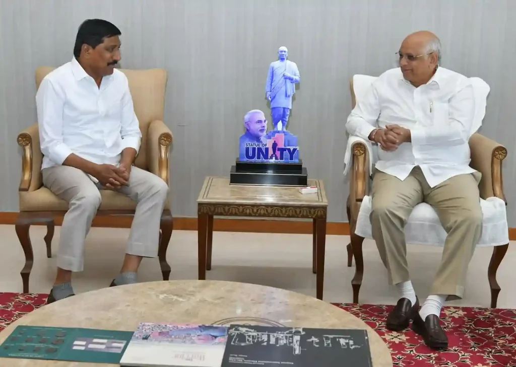 A high-level delegation headed by the Minister of Roads and Buildings of Andhra Pradesh visited Gujarat, met with CM Bhupendra Patel.