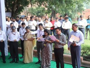 Home Ministry Swachh Bharat Abhiyan, Ministry employees took oath of cleanliness and planted saplings under this campaign.