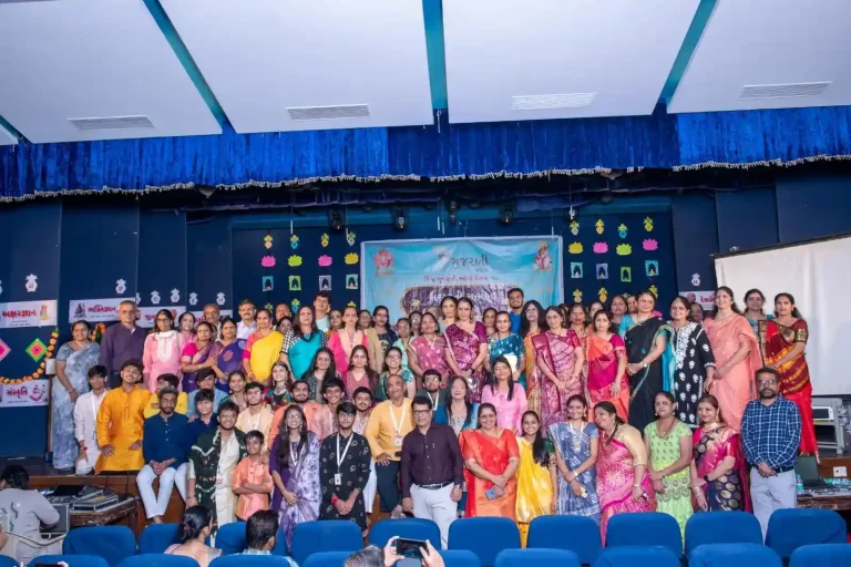 On the occasion of World Gujarati Language Day Saraswati Samman Samaroh 2024 was celebrated in Gujarati style by the Mumbai Gujarati Association.