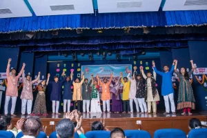 On the occasion of World Gujarati Language Day Saraswati Samman Samaroh 2024 was celebrated in Gujarati style by the Mumbai Gujarati Association.