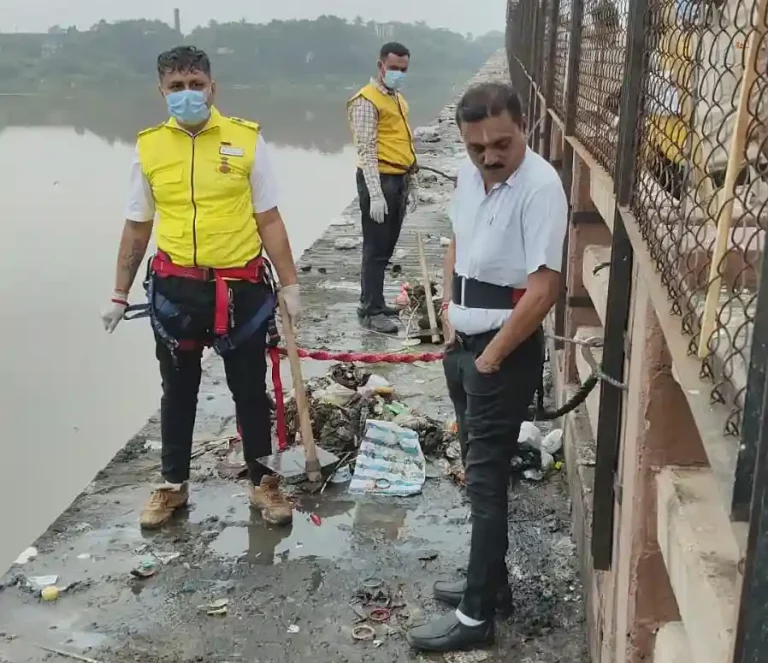Swachhata Hi Seva Civil Defense-Amroli Division in Surat conducted Tapi river cleaning campaign for public awareness, appealed to the citizens.