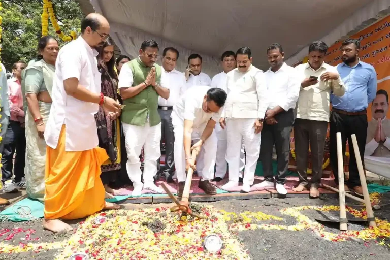 Union Minister C.R. Patil started the water storage works in Surat under this campaign. Union Minister C.R. Patil started the water storage works in Surat under this campaign.