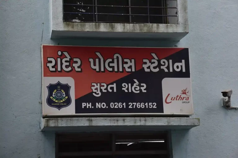 mother, daughter and father reunited after 19 years due to the efforts of Surat’s Rander police. mother, daughter and father reunited after 19 years due to the efforts of Surat's Rander police.