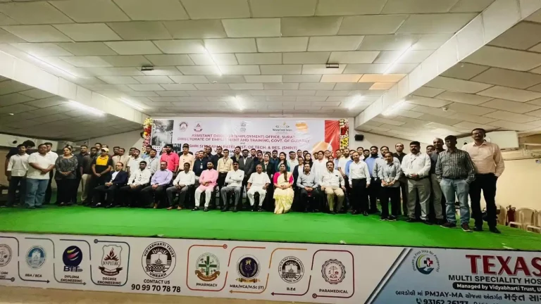 A mega job fair was held at Vidyabharati Trust in Baben, Bardoli in the presence of MLA Ishwarbhai Parmar in Surat A mega job fair was held at Vidyabharati Trust in Baben, Bardoli in the presence of MLA Ishwarbhai Parmar in Surat