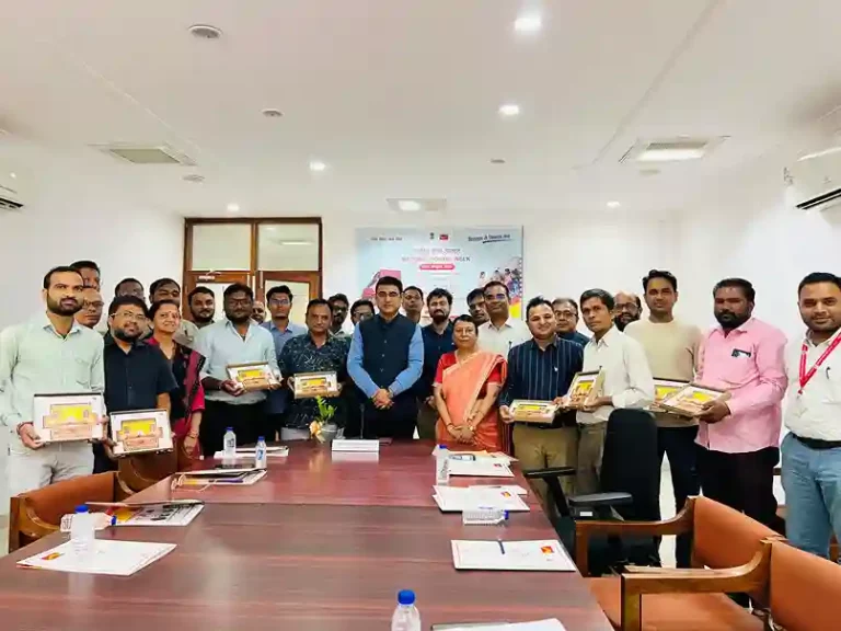 Ahmedabad Postmaster General Krishna kumar Yadav inaugurated the National Postal Week, convention on 'Post and Parcel Day'.