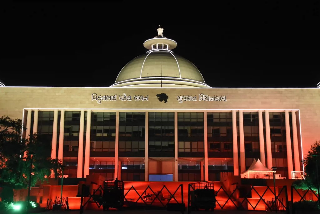 Celebrating Gujarat Vikas Saptah, colorful scenic lighting at these important places in the state. See photos