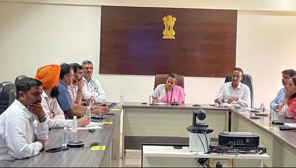 Meeta Rajivlochan held a meeting with Gujarat government officials to increase the reach of MY Bharat portal