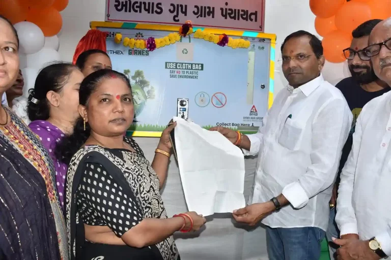 steps taken to protect environment from plastic in Surat, new initiative to provide cloth bags instead of plastic bags in this market