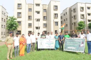 this environment lover Virag Madhumalati from Mumbai walked 364 kilometers and planted trees in Surat, see photos.
