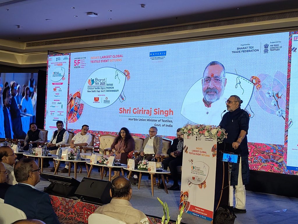 Under the chairmanship of Union Textile Minister Giriraj Singh, a road show was held in Surat under 'Bharat Tex-2025'.