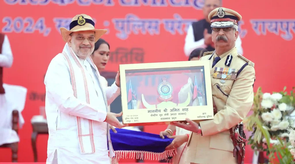 Amit Shah presented 'President's Colour' to Chhattisgarh Police, addressing the program said
