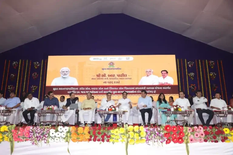 Computerized draw of Prime Minister’s residences in Surat by Union Minister CR Patil, so many beneficiaries got their dream house. (4) Computerized draw of Prime Minister's residences in Surat by Union Minister CR Patil, so many beneficiaries got their dream house.