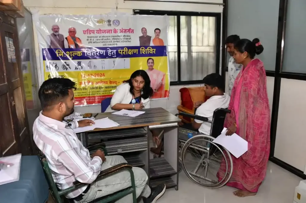 Gujarat Minister of State Nimuben Bambhaniya, ADIP camp for the differently abled was organized in Bhavnagar.